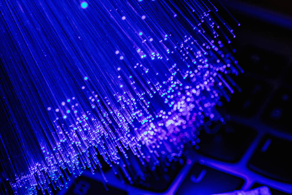 共５００万瑞典克朗（约合７０万美元）；博伊尔和史密斯发明了半导体成像器件电荷耦合器件（ＣＣＤ）图像传感器