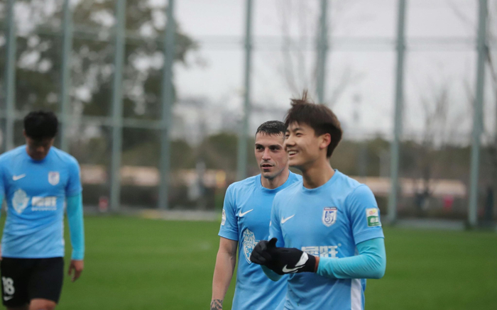 大连英博新星崛起，斯坦丘阿利米热身赛首发冲