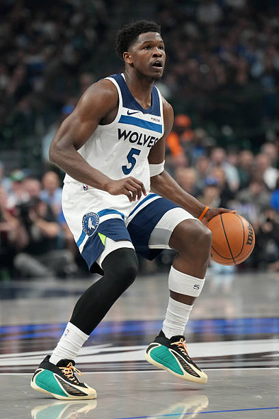 爱德华兹膝盖伤势缺席活塞战 65场目标落空