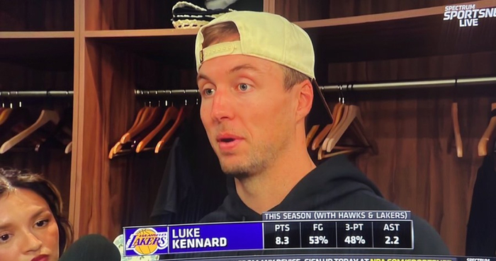 肯纳德：掌控节奏与团队协作 篮球智商助力责任