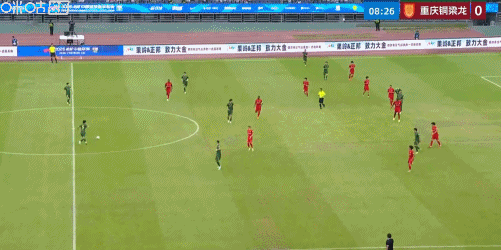 重庆铜梁龙客场1-0力克浙江队，米特里策两次揪