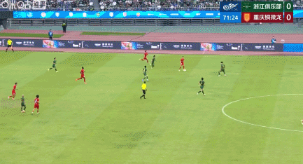 重庆铜梁龙客场1-0力克浙江队，米特里策两次揪