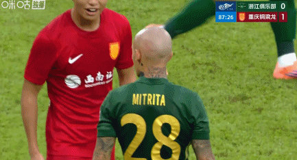重庆铜梁龙客场1-0力克浙江队，米特里策两次揪