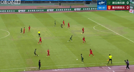 重庆铜梁龙客场1-0力克浙江队，米特里策两次揪