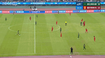 重庆铜梁龙客场1-0力克浙江队，米特里策两次揪