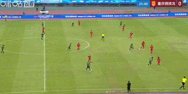 重庆铜梁龙客场1-0力克浙江队，米特里策两次揪